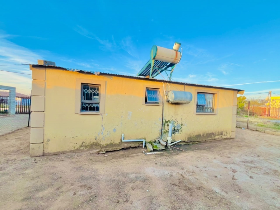 2 Bedroom Property for Sale in Bloemside 3 Free State